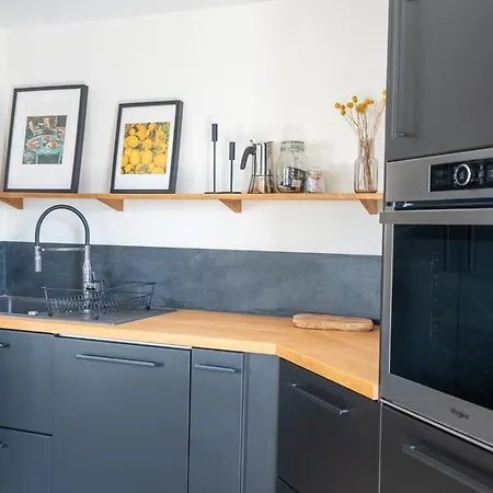 La Desirade, T3, Clim, Terrasse, Pkg, Centre Daire