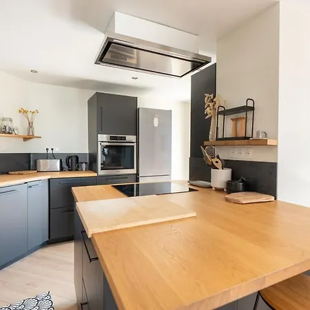 La Desirade, T3, Clim, Terrasse, Pkg, Centre *