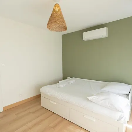 La Desirade, T3, Clim, Terrasse, Pkg, Centre *